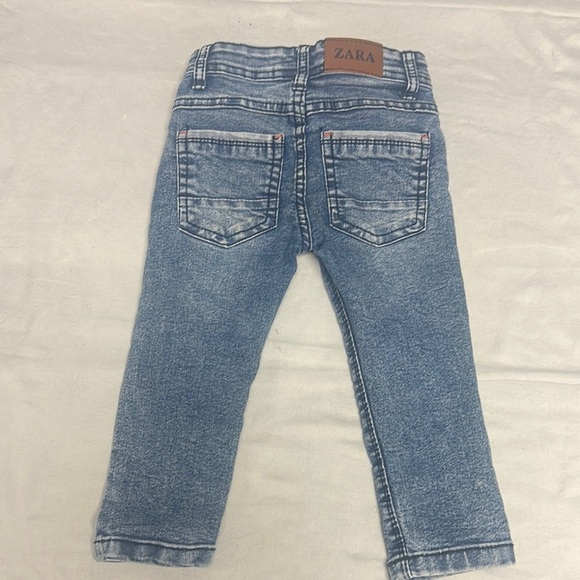 Zara Classic Blue Denim Jeans with Patch Detail - Picture 3 of 5
